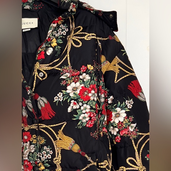 GUCCI Padded Cape Coat With Flowers And Tassels Size 4 US - Picture 8 of 11